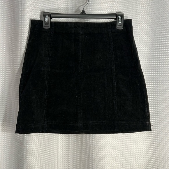 Wishlist Dresses & Skirts - Wishlist Women’s Sz Small Black Corduroy Mini Skirt.